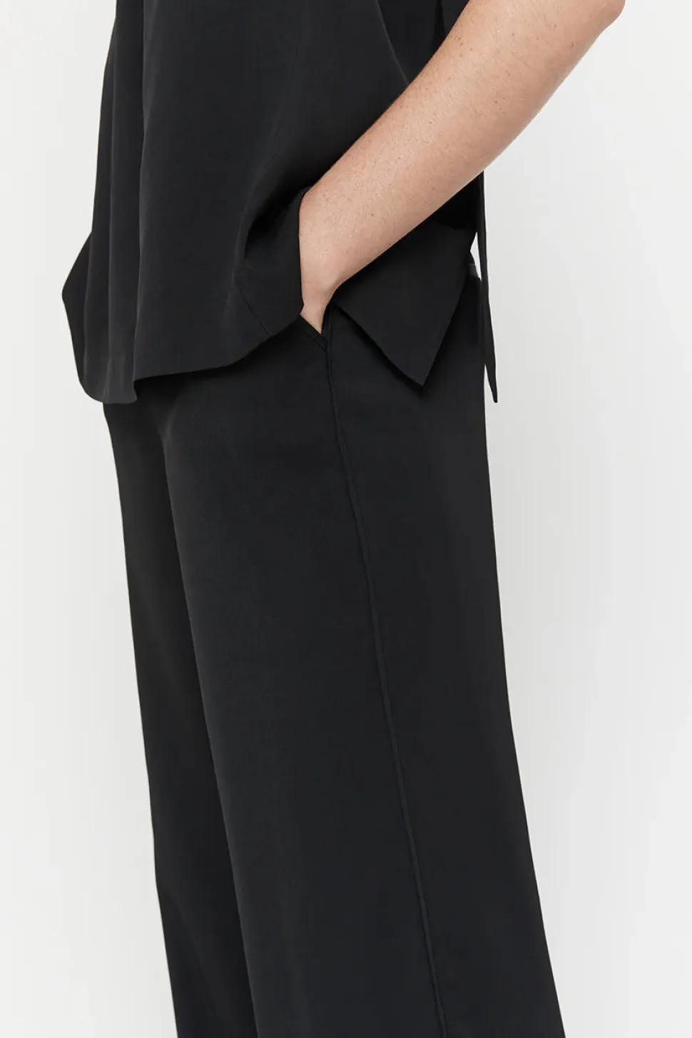 Friend Of Audrey 'Laylah Viscose Twill Pant' - Black Discount