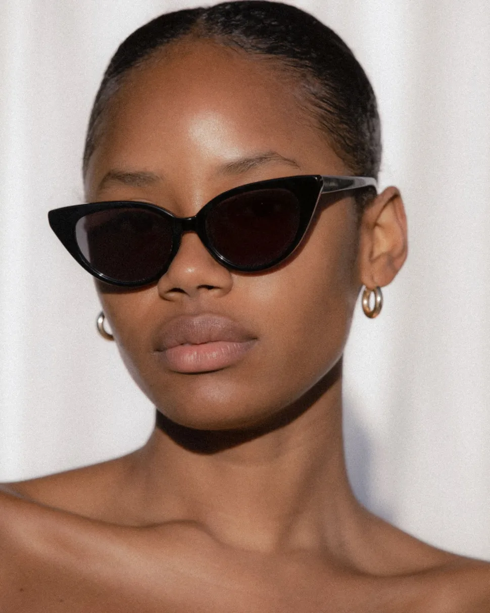 Velvet Canyon 'Femme Chat' Sunglasses - Black Best